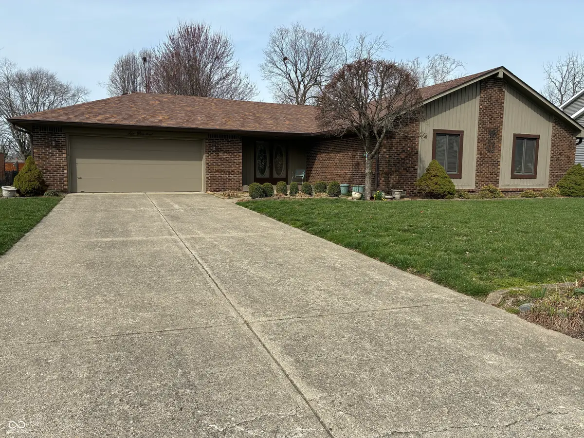 600 S Oakwood Drive, Greenwood, IN 46142 - #1