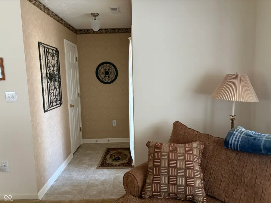 166 Lake View Court, Avon, IN 46123 - #2