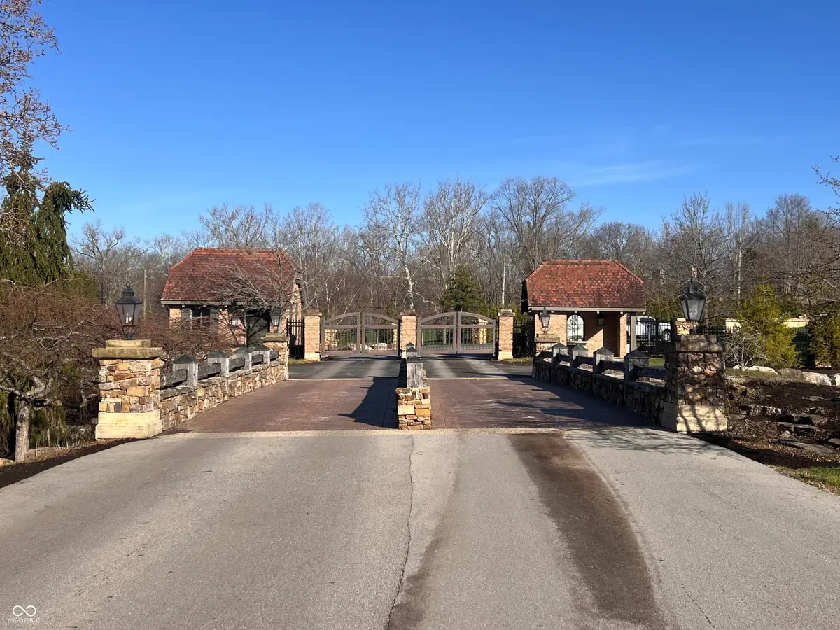 1 Woodard Bluff, Zionsville, IN 46077 - #1