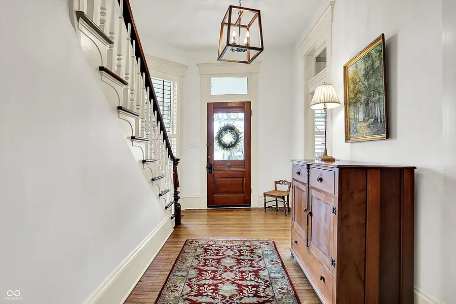 450 W Ash Street, Zionsville, IN 46077 - #2