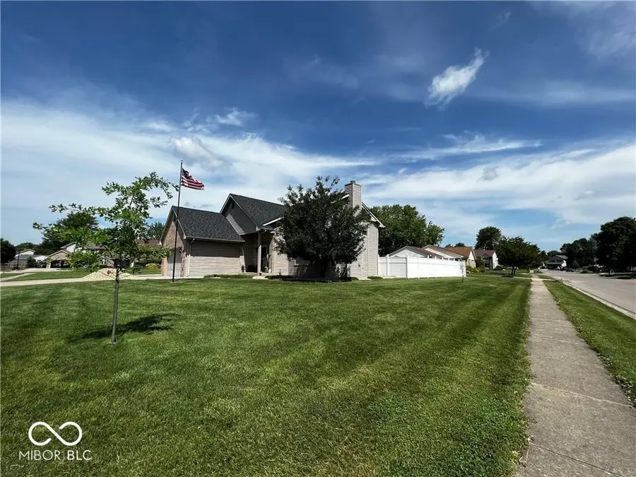 4726 Fox Ridge Court, Columbus, IN 47203 - #3