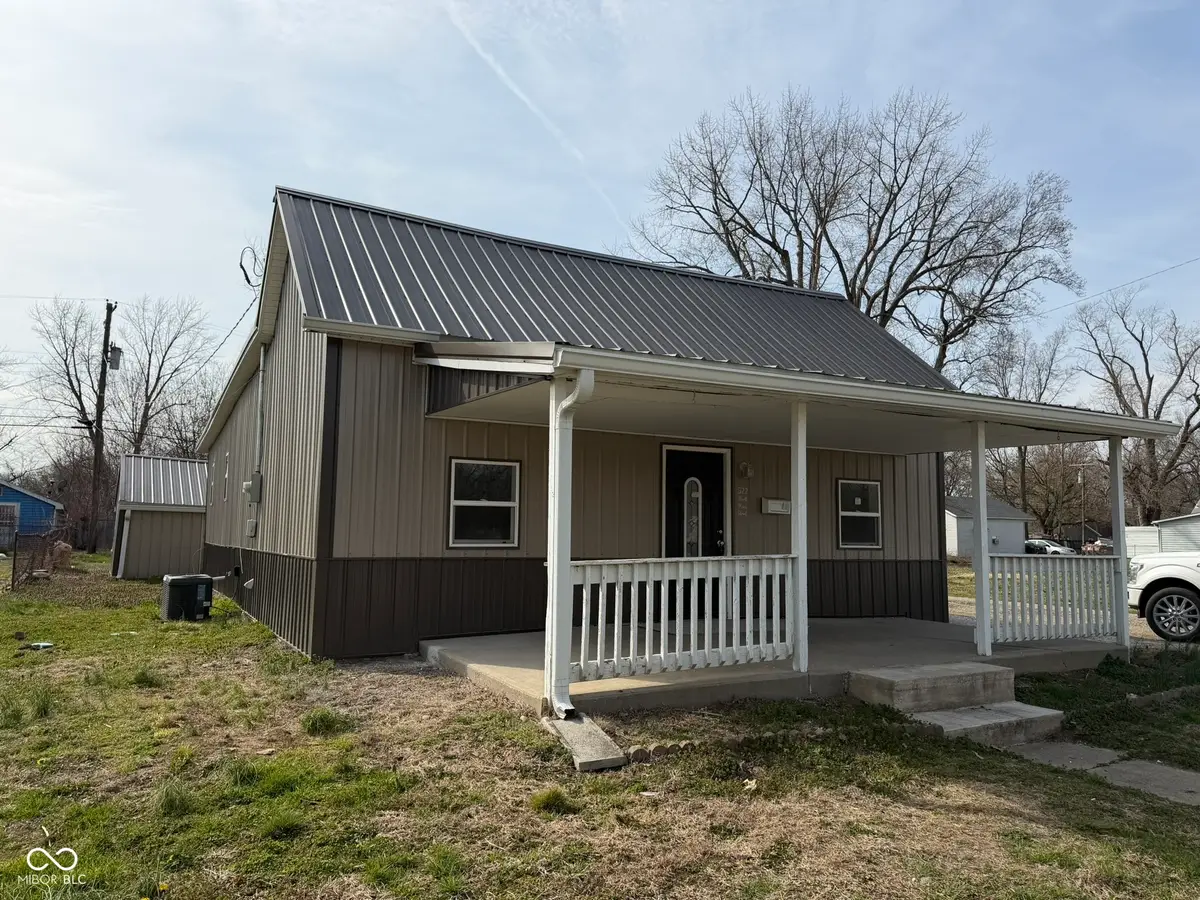 522 N Main Street, Clinton, IN 47842 - #1