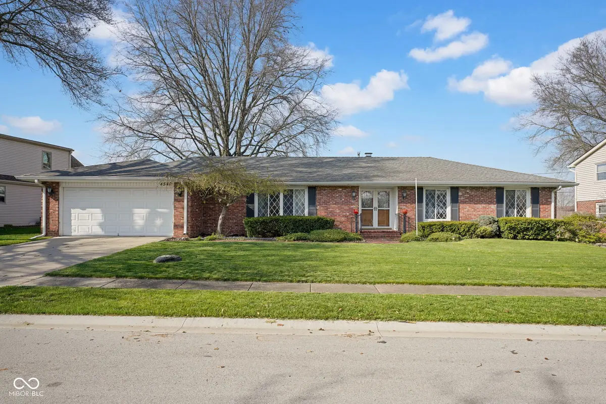4540 Woodcrest Drive, Columbus, IN 47203 - #1