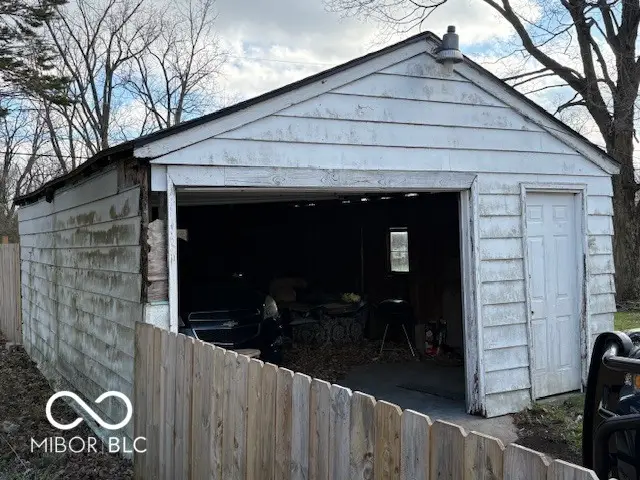 1805 E Carver Drive, Muncie, IN 47303 - #2