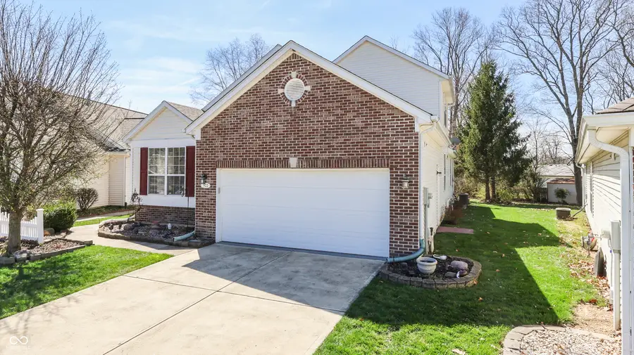 922 Lincoln Park West Drive, Greenwood, IN 46142 - #2