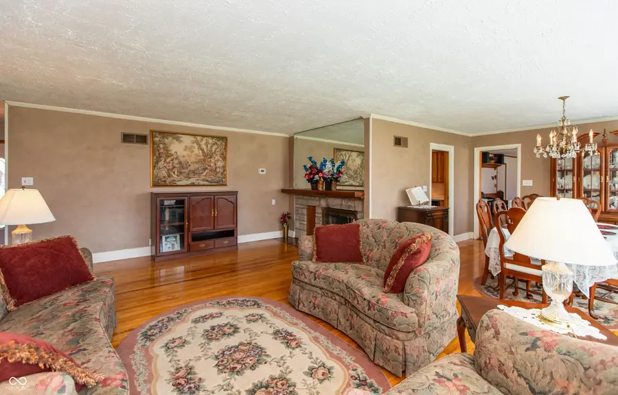 831 North Drive, Seymour, IN 47274 - #3