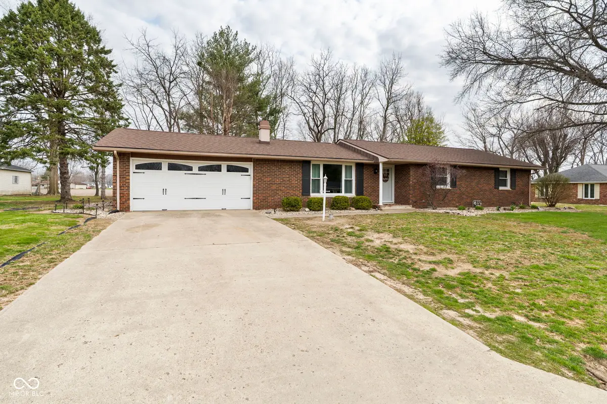 1448 N Lakeview Drive, Frankfort, IN 46041 - #1