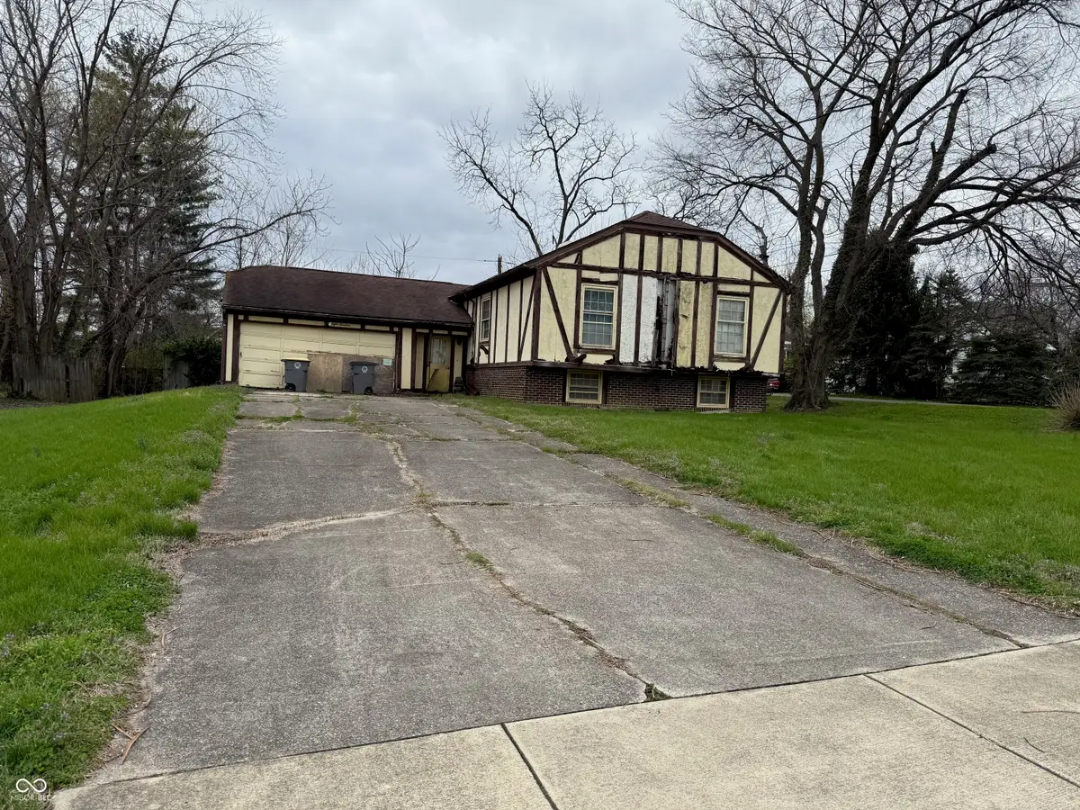 800 Garden Avenue, Seymour, IN 47274 - #1