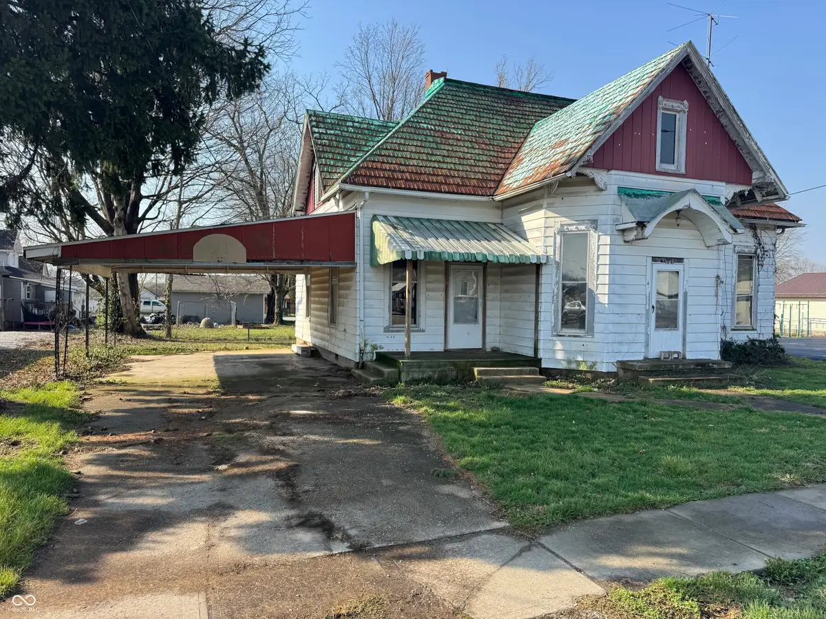 4 W Water Street, Cloverdale, IN 46120 - #1