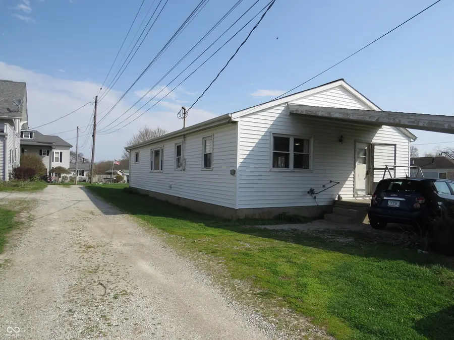 825 Jackson Street, Hope, IN 47246 - #2