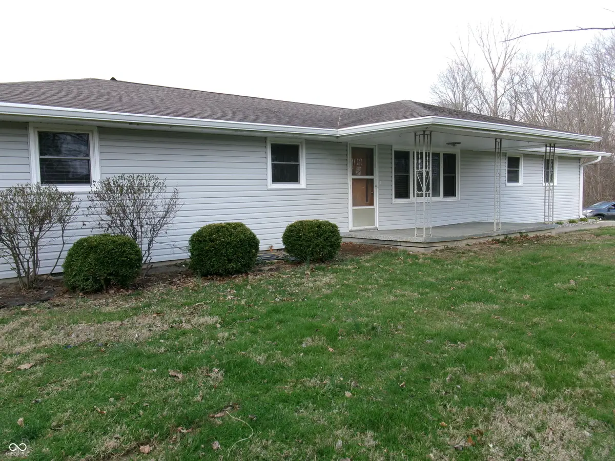 5453 S Holiday Drive, Crawfordsville, IN 47933 - #1