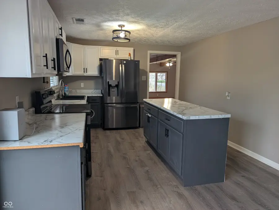 5453 S Holiday Drive, Crawfordsville, IN 47933 - #3