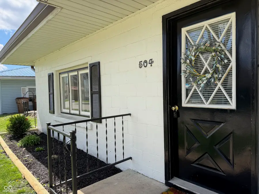 504 Indiana Avenue, Veedersburg, IN 47987 - #3