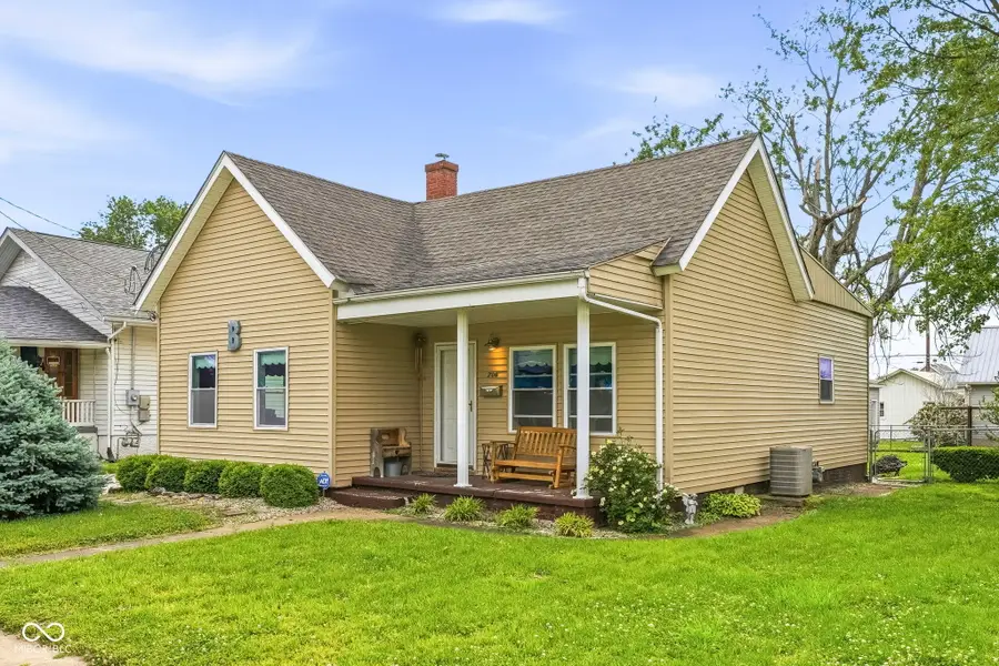 706 S Chestnut Street, Seymour, IN 47274 - #2