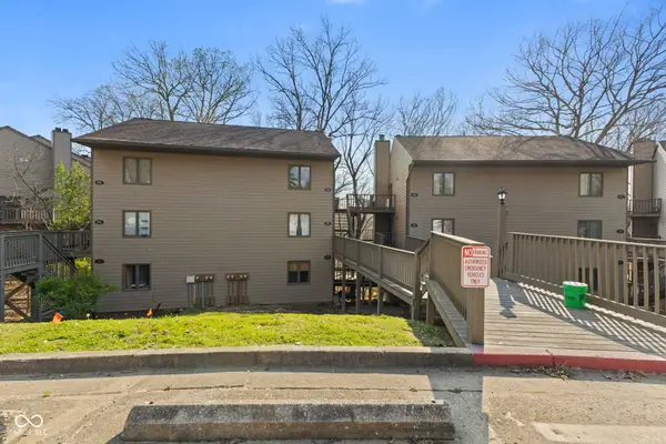 9590 S Lake Ridge Drive, Bloomington, IN 47401