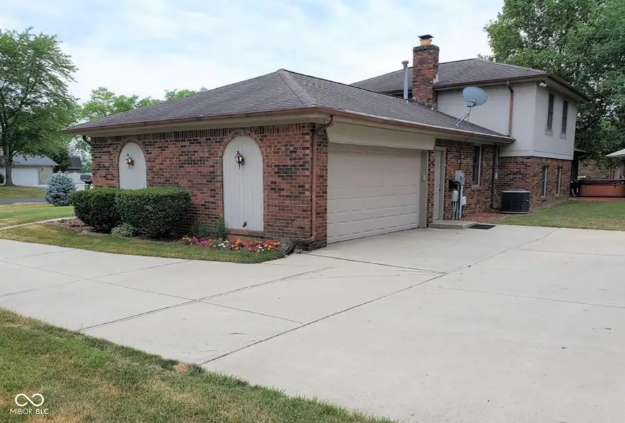 1110 S Heron Court, New Palestine, IN 46163 - #2