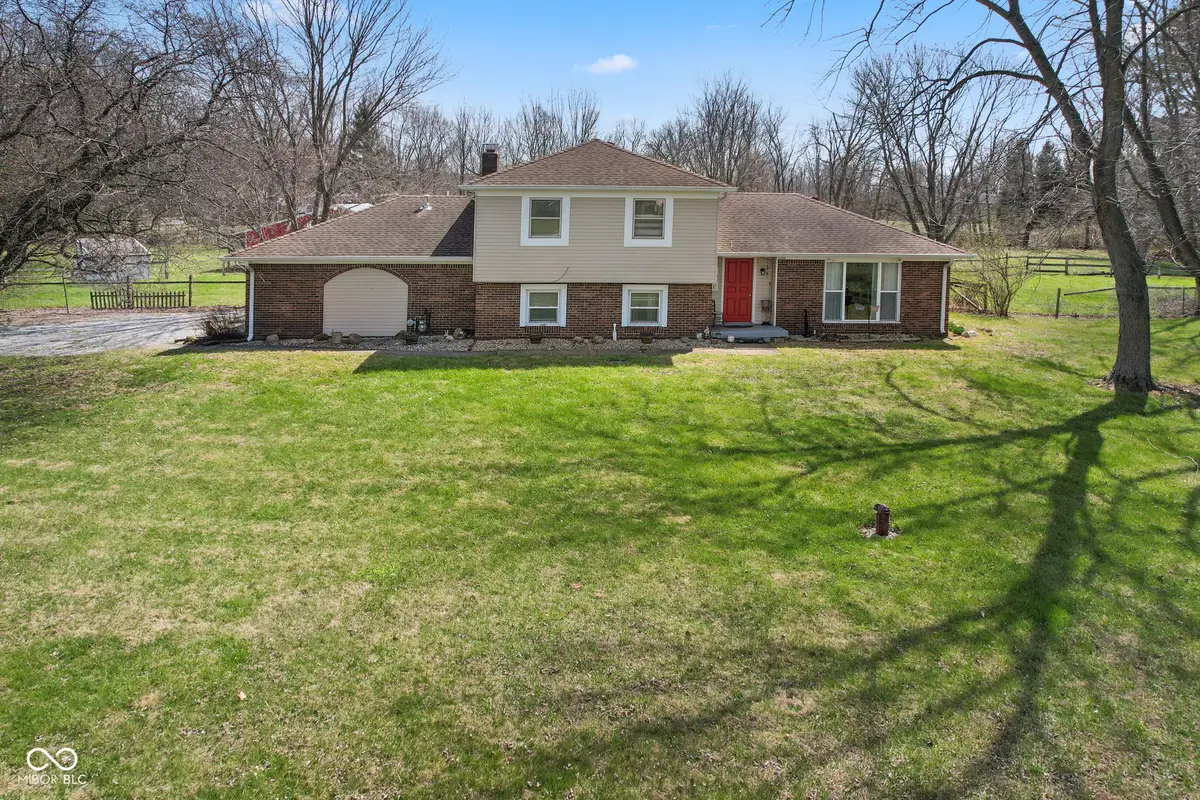 2367 E 400 N, Whiteland, IN 46184 - #1