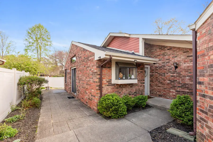 4228 Mockernut Court, Columbus, IN 47201 - #2