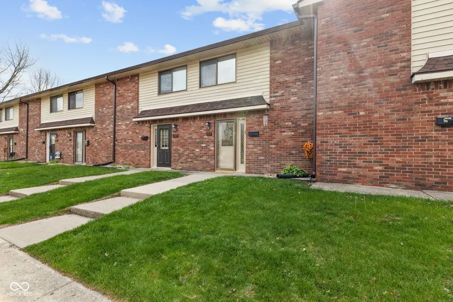 968 Greenwood Trail W, Greenwood, IN 46142 - #2