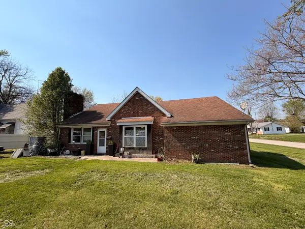 205 E Washington Street, Loogootee, IN 47553