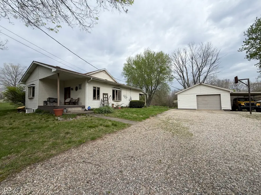 686 E Wood Avenue, Clinton, IN 47842 - #2