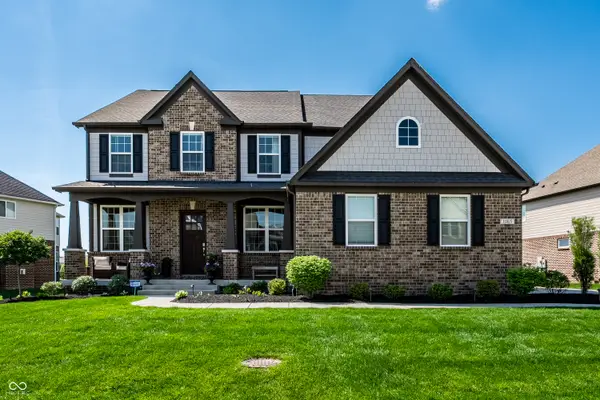 11165 Glen Avon Way, Zionsville, IN 46077