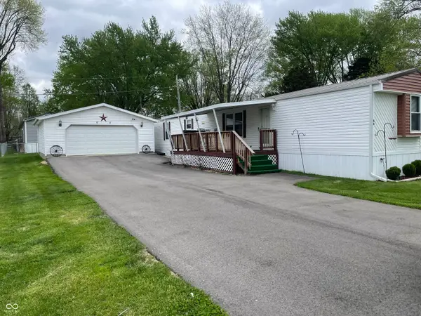 66 Bubble Loo Road, Cloverdale, IN 46120