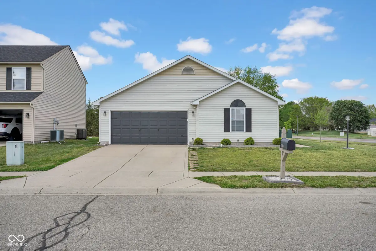 2330 Lakecrest Drive, Columbus, IN 47201 - #1