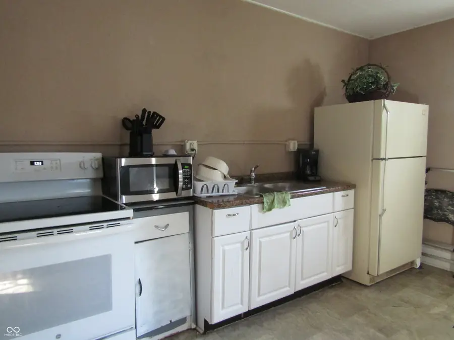 221 Vance Street, Crawfordsville, IN 47933 - #3