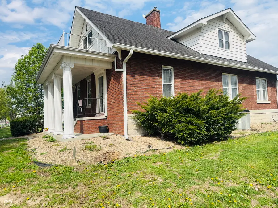 990 E Vincennes Street, Linton, IN 47441 - #2