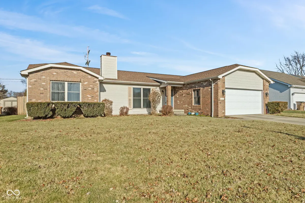 3810 Briar Hill Way, Columbus, IN 47203 - #1
