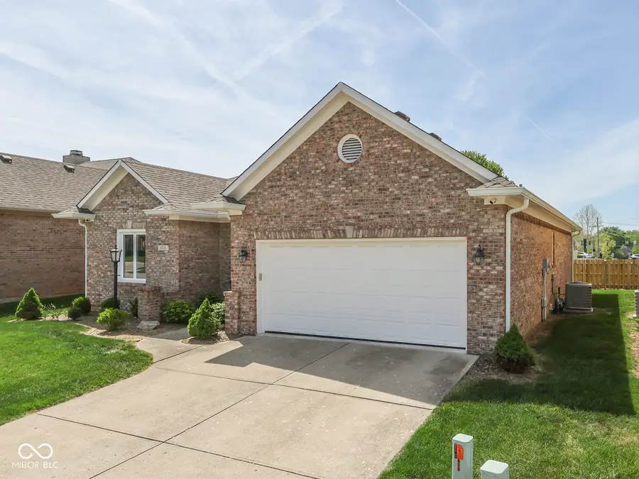 664 Vandyke Way, Greenwood, IN 46142 - #2