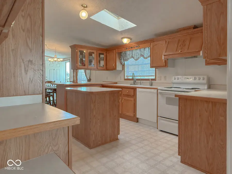 615 High Street, Hope, IN 47246 - #3