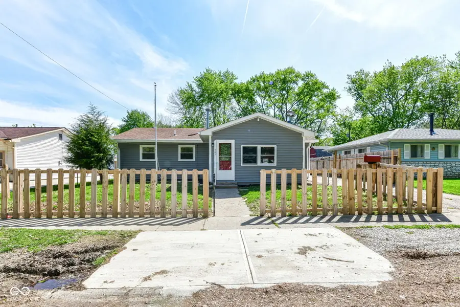 541 S Alpha Avenue, Brownsburg, IN 46112 - #2