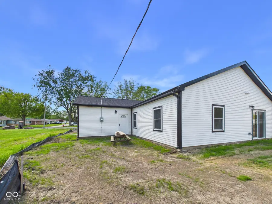 208 S Woodworth Avenue, Frankton, IN 46044 - #3