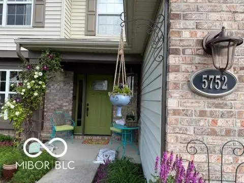 5752 Columbia Circle S, Greenwood, IN 46142