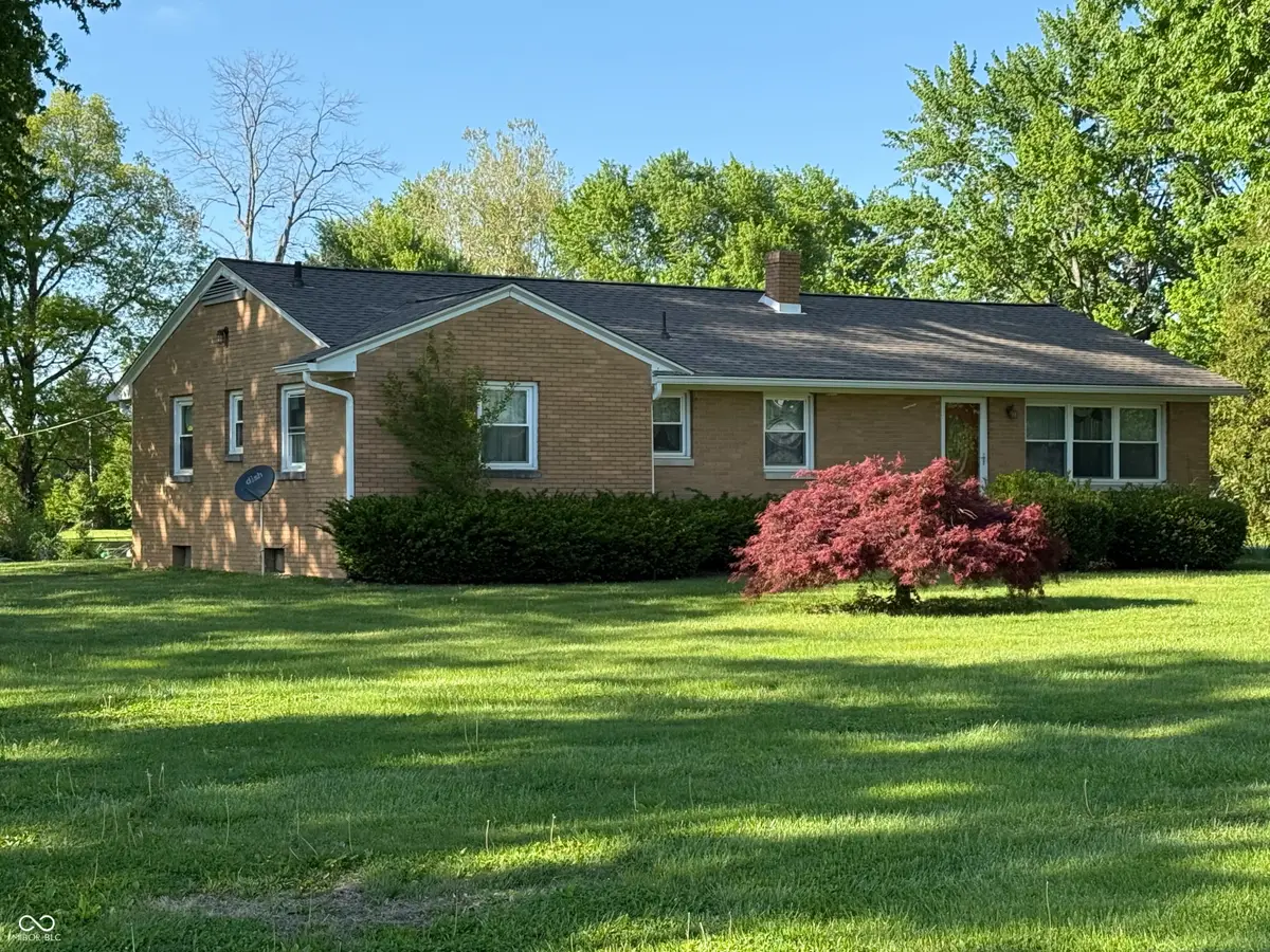 5598 W Us Highway 40, Staunton, IN 47881 - #1