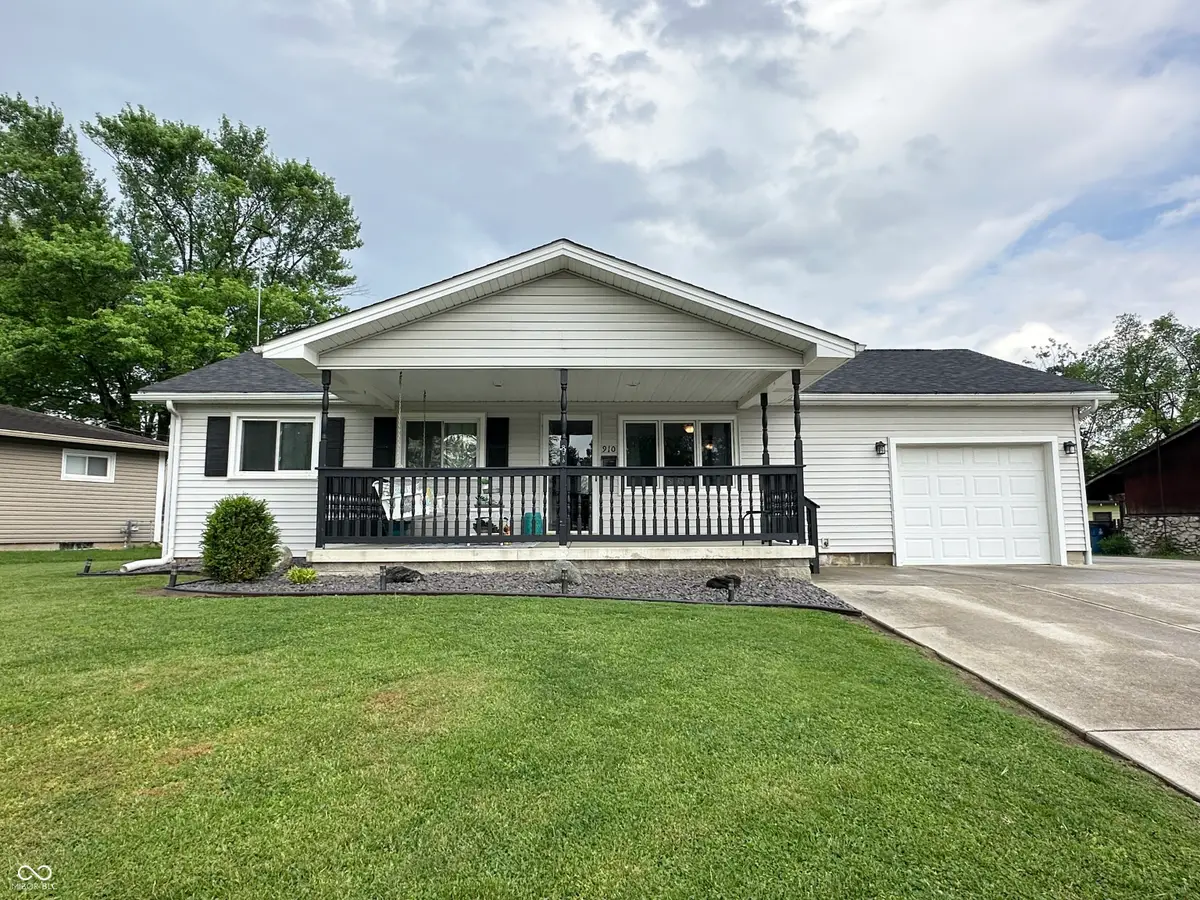910 Hillcrest Drive, Greencastle, IN 46135 - #1