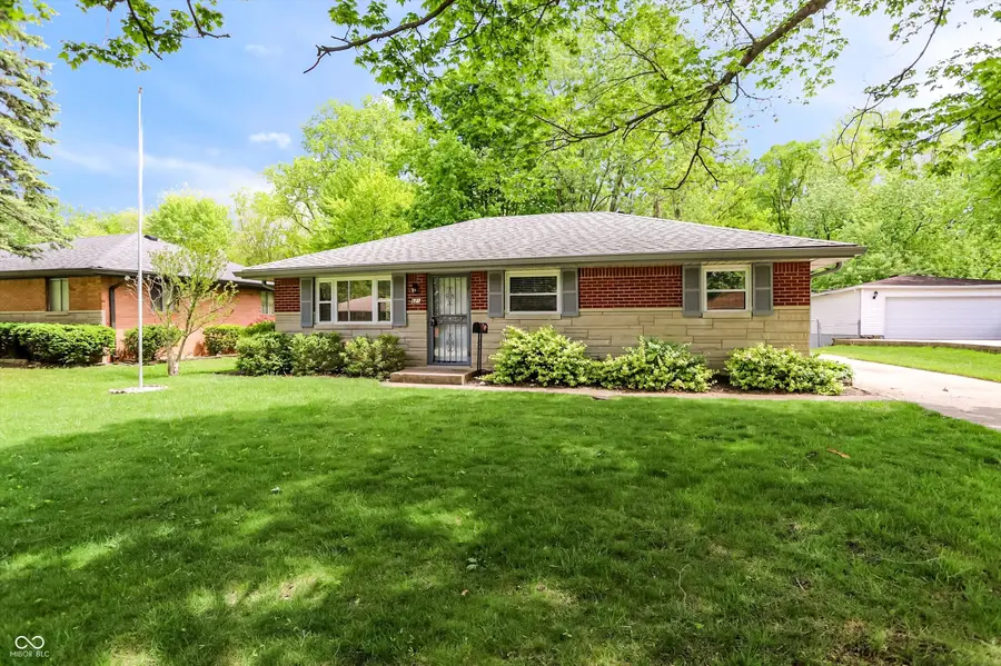 621 S 4th Avenue, Beech Grove, IN 46107 - #3