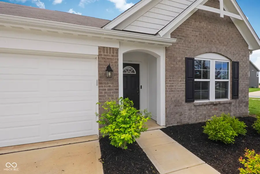 5541 Woods Pointe Drive, McCordsville, IN 46055 - #2