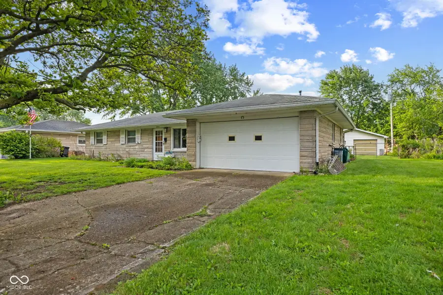 1015 E Logan Street, Brownsburg, IN 46112 - #3
