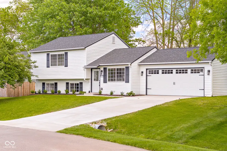 2593 Chaucer Drive, Columbus, IN 47201 - #2