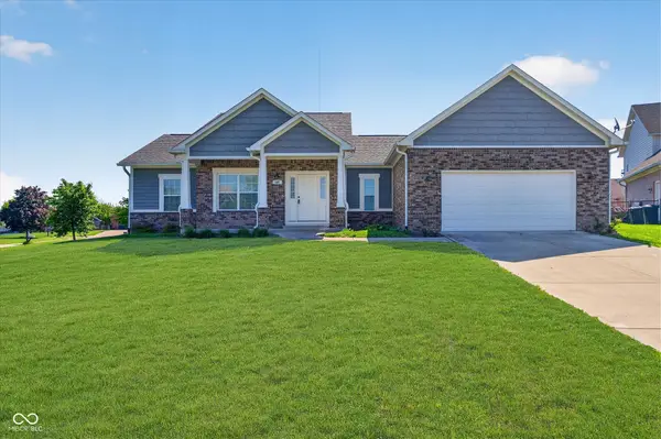 107 Carnation Court, Trafalgar, IN 46181