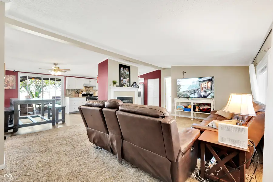38 Fountain Lake Drive, Greenfield, IN 46140 - #3