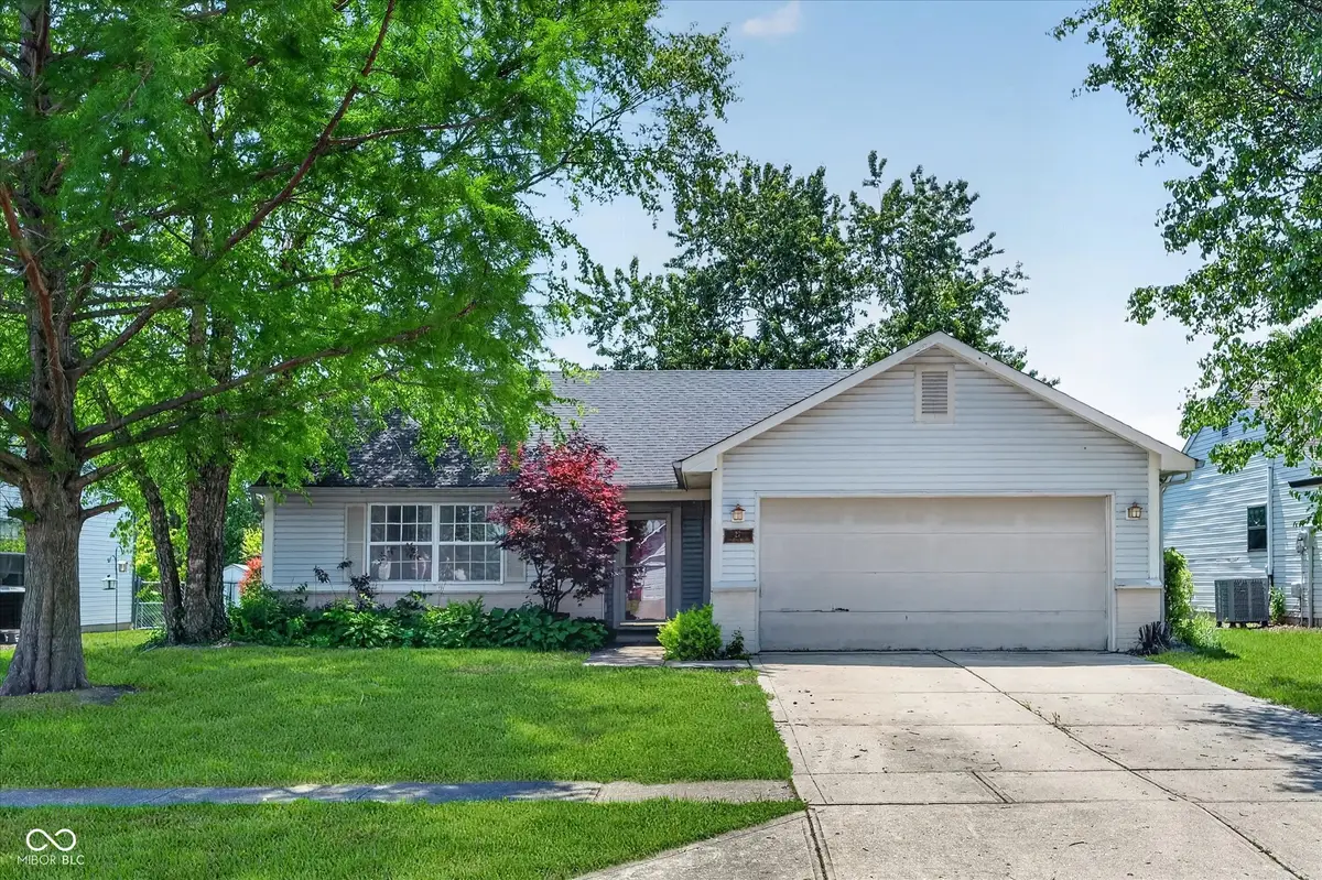 27 Lake Drive S, Brownsburg, IN 46112 - #1