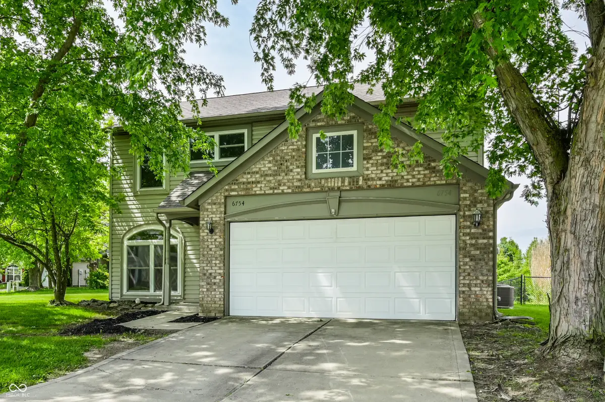 6754 Wimbledon Drive, Zionsville, IN 46077 - #1