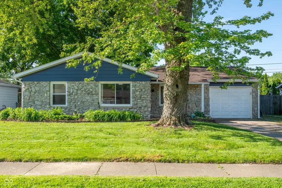 8215 W Fairview Drive W, Yorktown, IN 47396 - #2