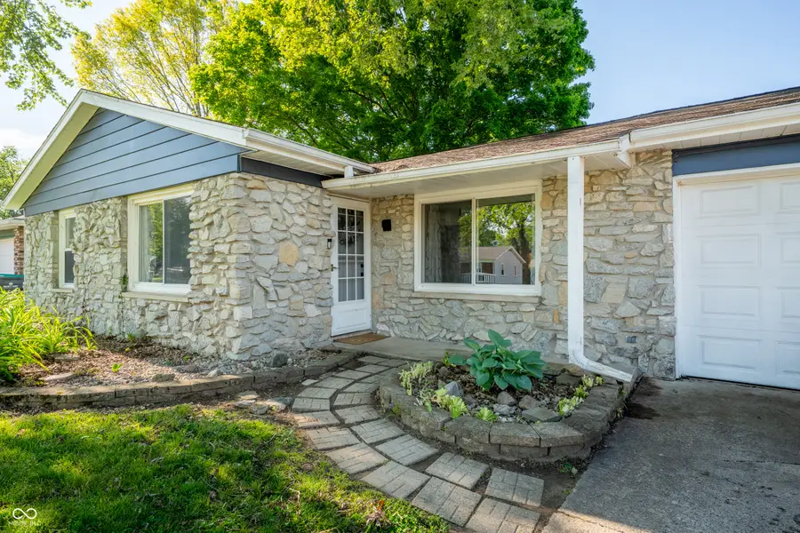 8215 W Fairview Drive W, Yorktown, IN 47396 - #3
