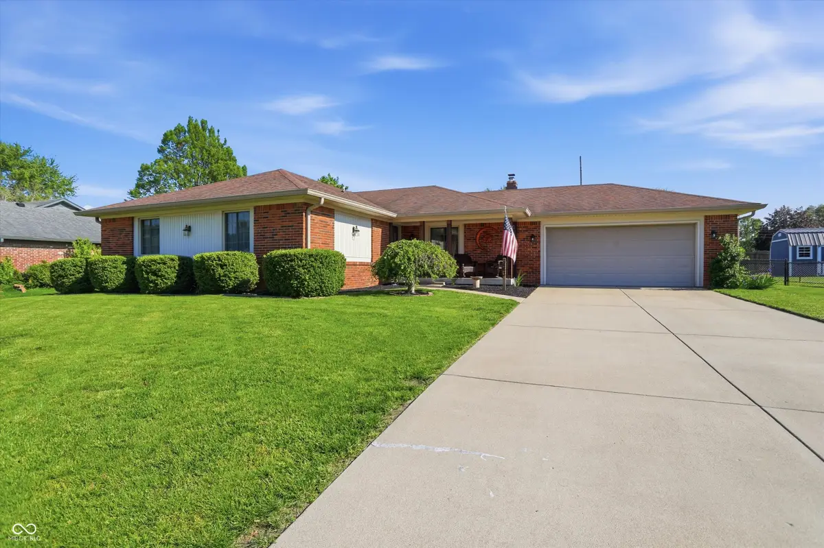863 W Ashbourne Lane, Greenwood, IN 46142 - #1