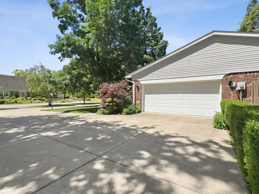 3810 Lakeside Drive, Columbus, IN 47203 - #3
